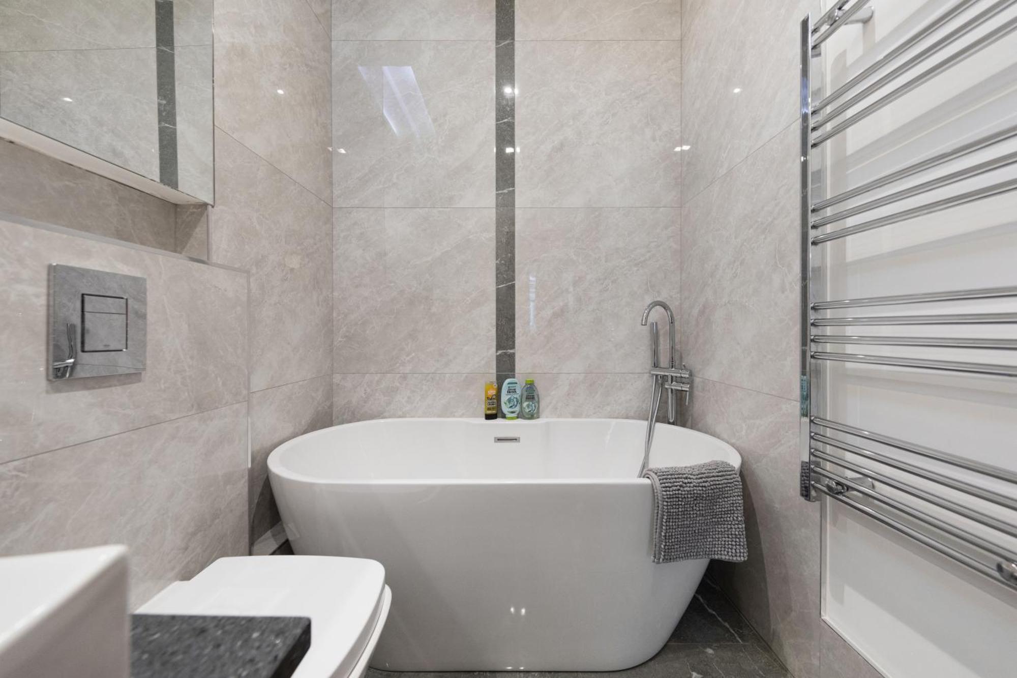 Cozy Retreat Near Downtown With Parking London